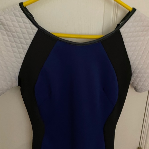 Like new fitted dress, - Picture 3 of 4